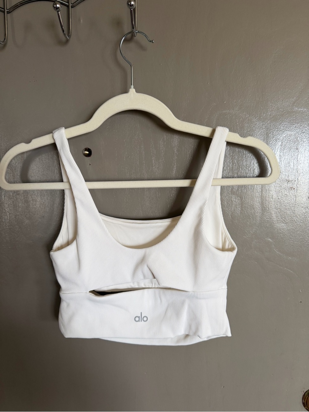 Alo Cropped Tank Top - Picture 2 of 3